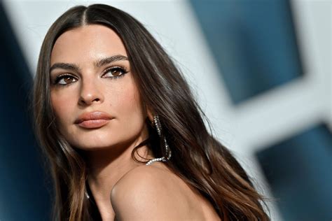 em rata height|Emily Ratajkowski: Bio, Height, Weight, Age, .